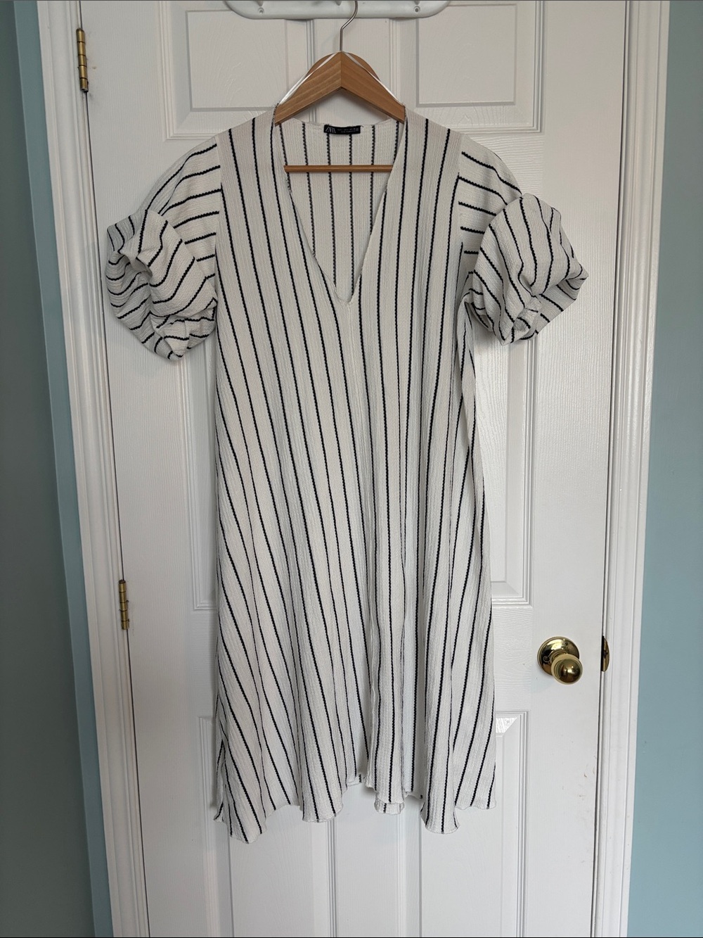 Zara puff sleeved dress